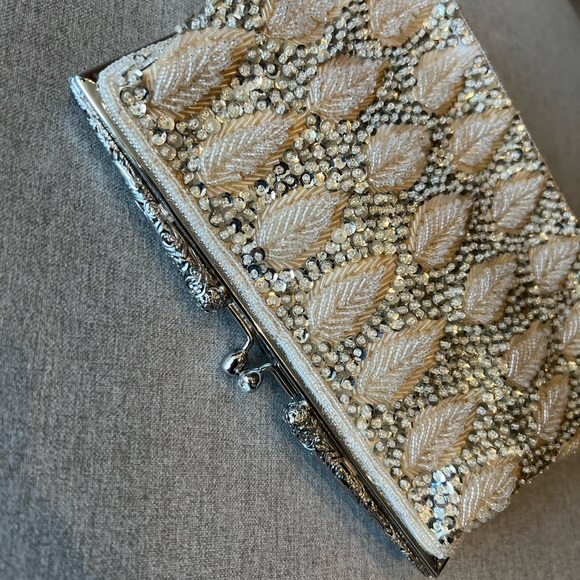 VINTAGE BEAD SEQUIN BAG- Silver sequins and off white beading in leaf pattern. - Picture 7 of 7